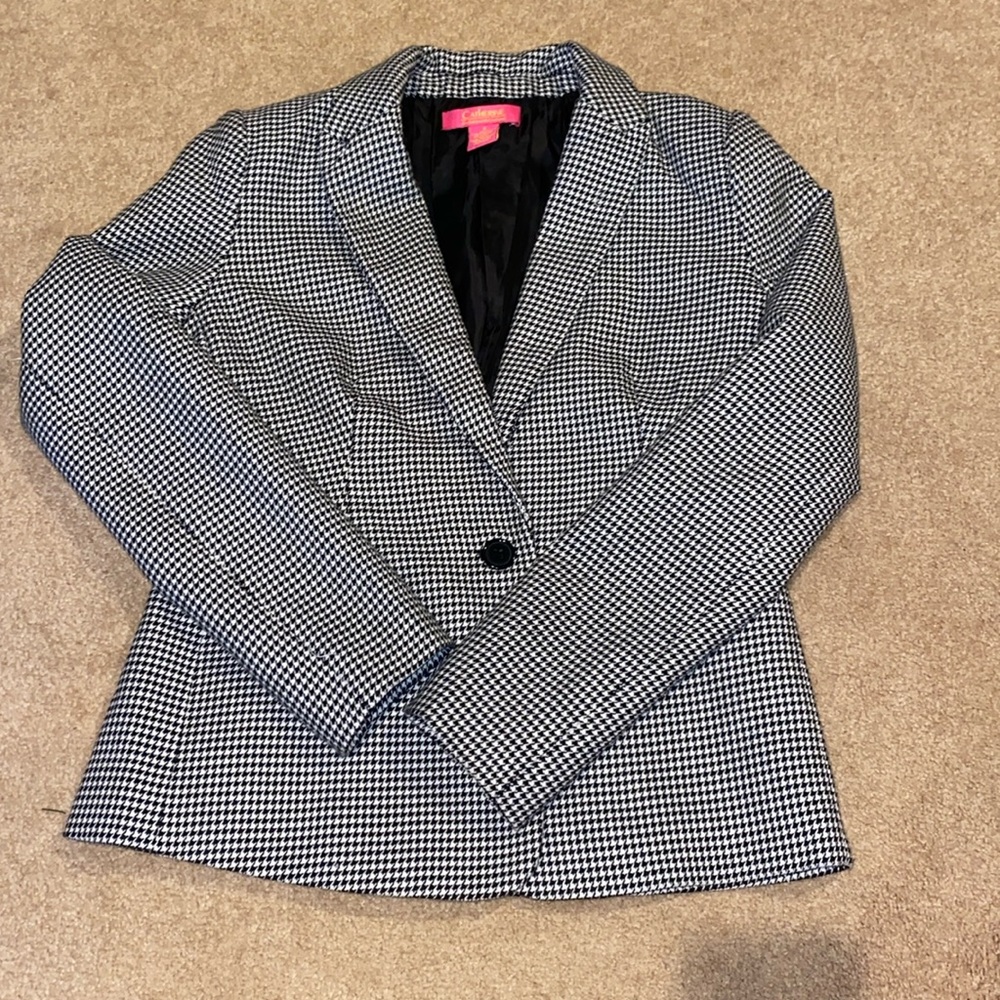 Women’s plaid white and black blazer